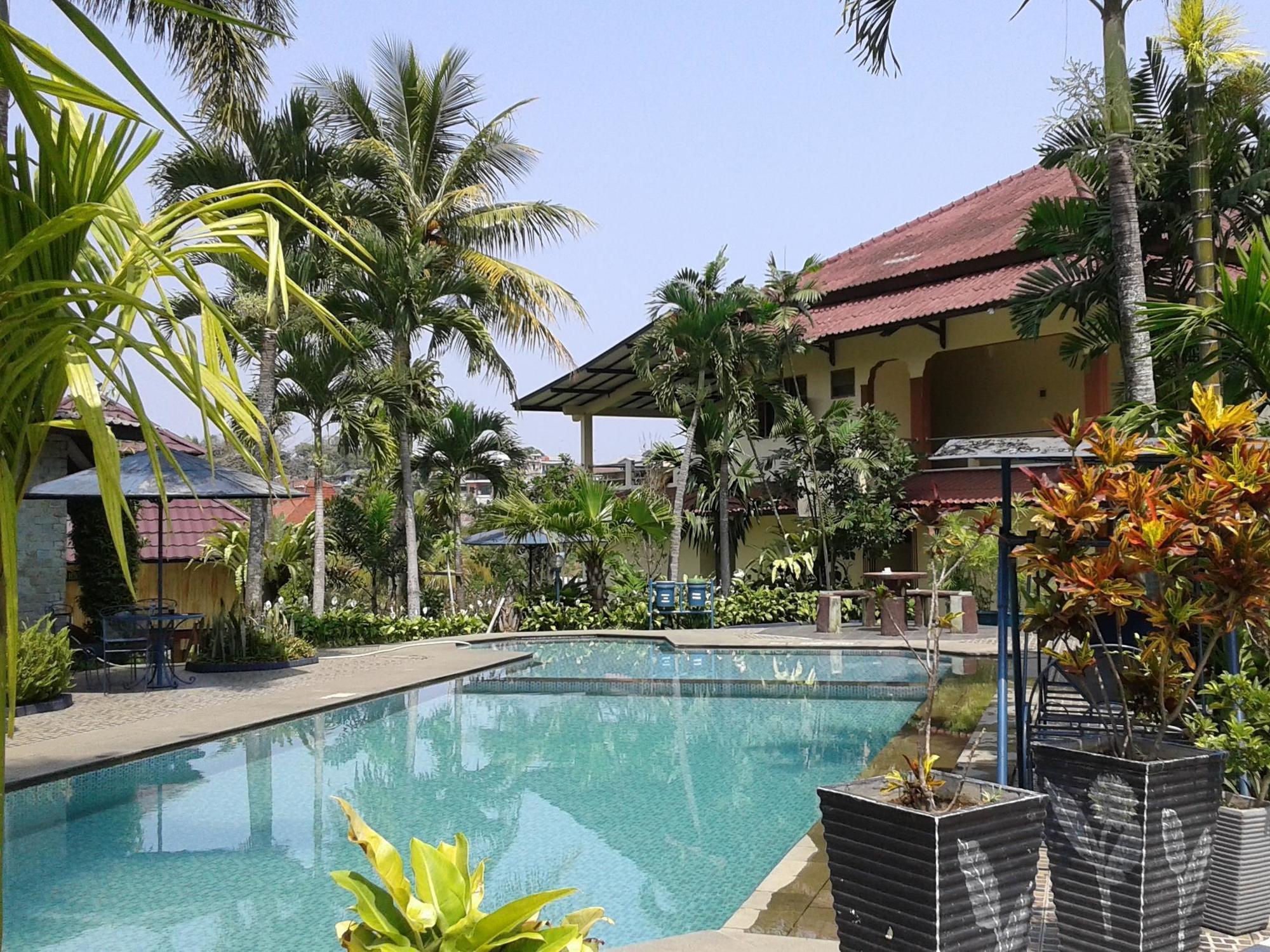 Aries Biru Resort Кисаруа Екстериор снимка